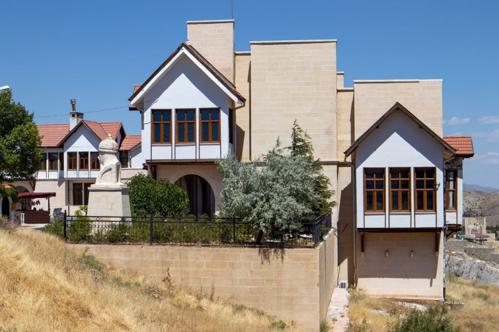 A traditional house in Elazığ, Türkiye, showcasing classic Turkish architectural style.